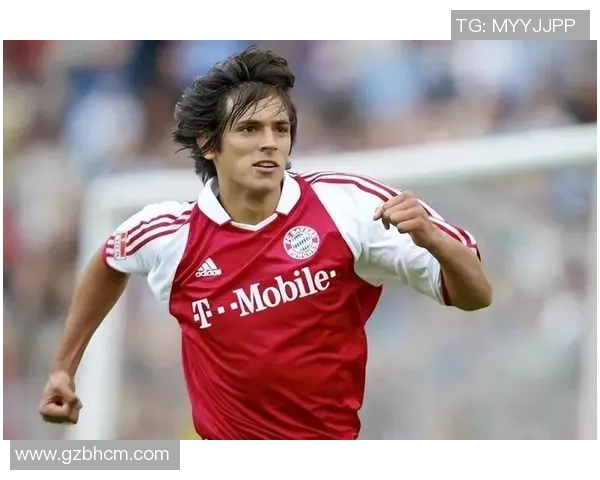 足球明星的儿子颜值爆表引发热议成为新一代小帅哥的代表